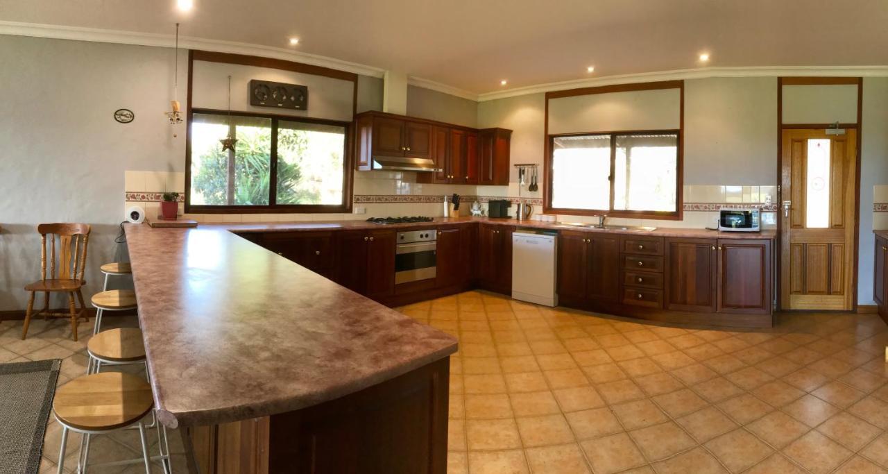 Bee'S Place - 3 Bedroom Home On 10 Acres Of Land With Distant Ocean Views Emu Bay Екстер'єр фото